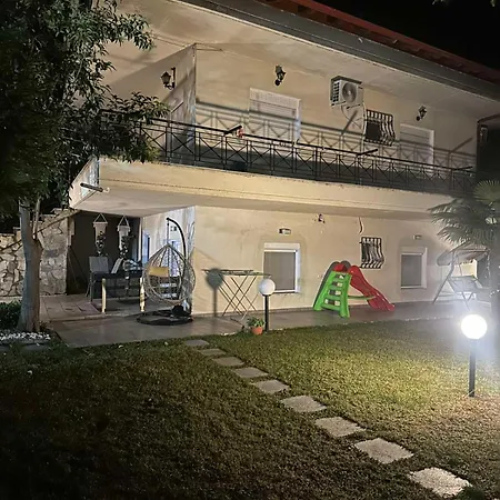 Spiros בית נופש *